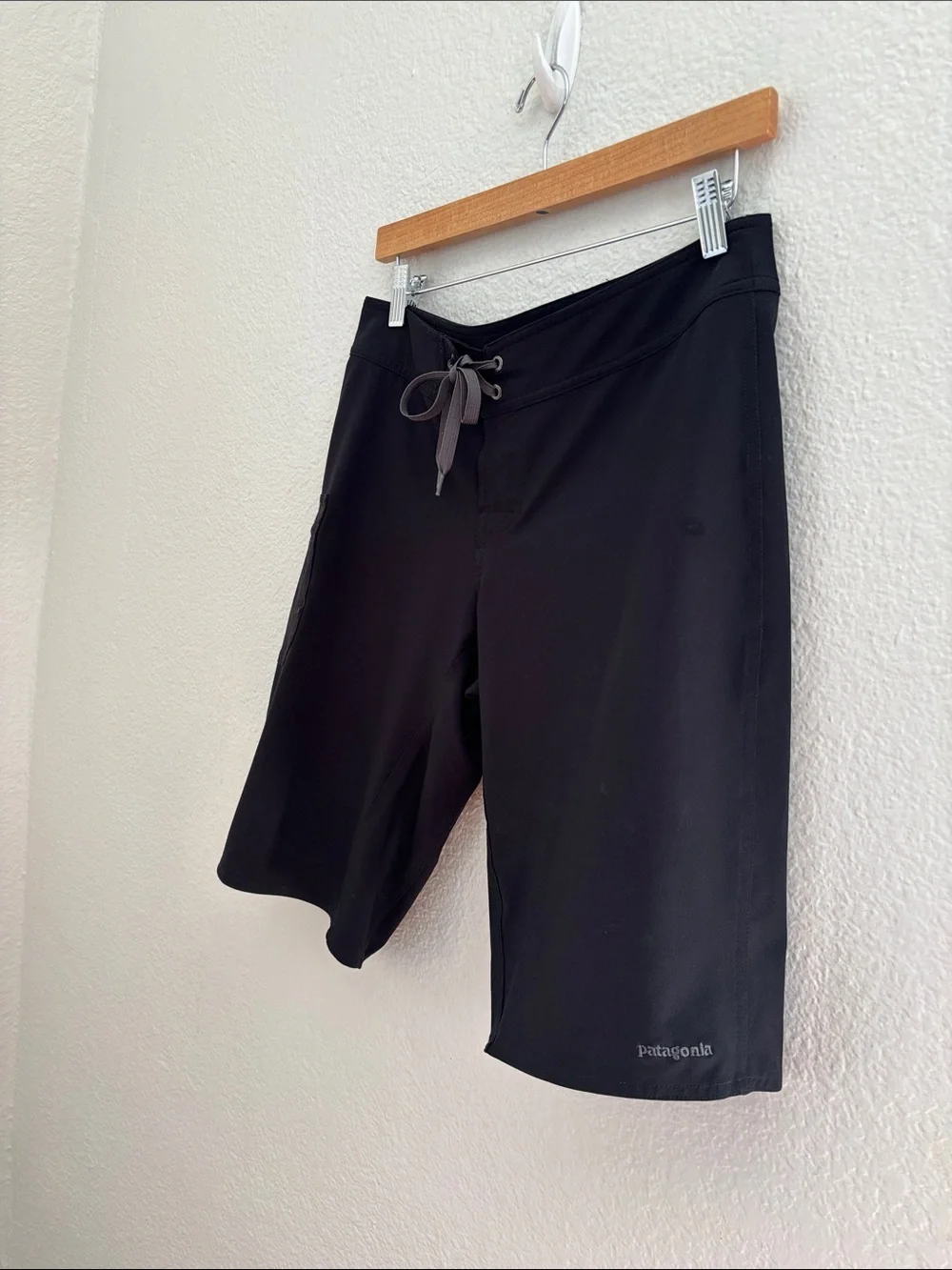 Patagonia Women’s Lightweight Black Long Athletic Shorts Size 8